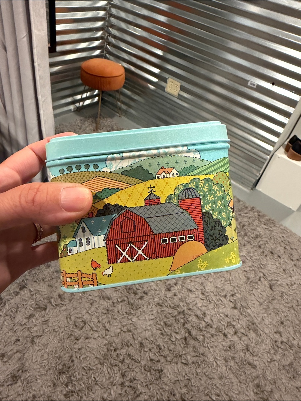 Adorable Midwest farm empty tin